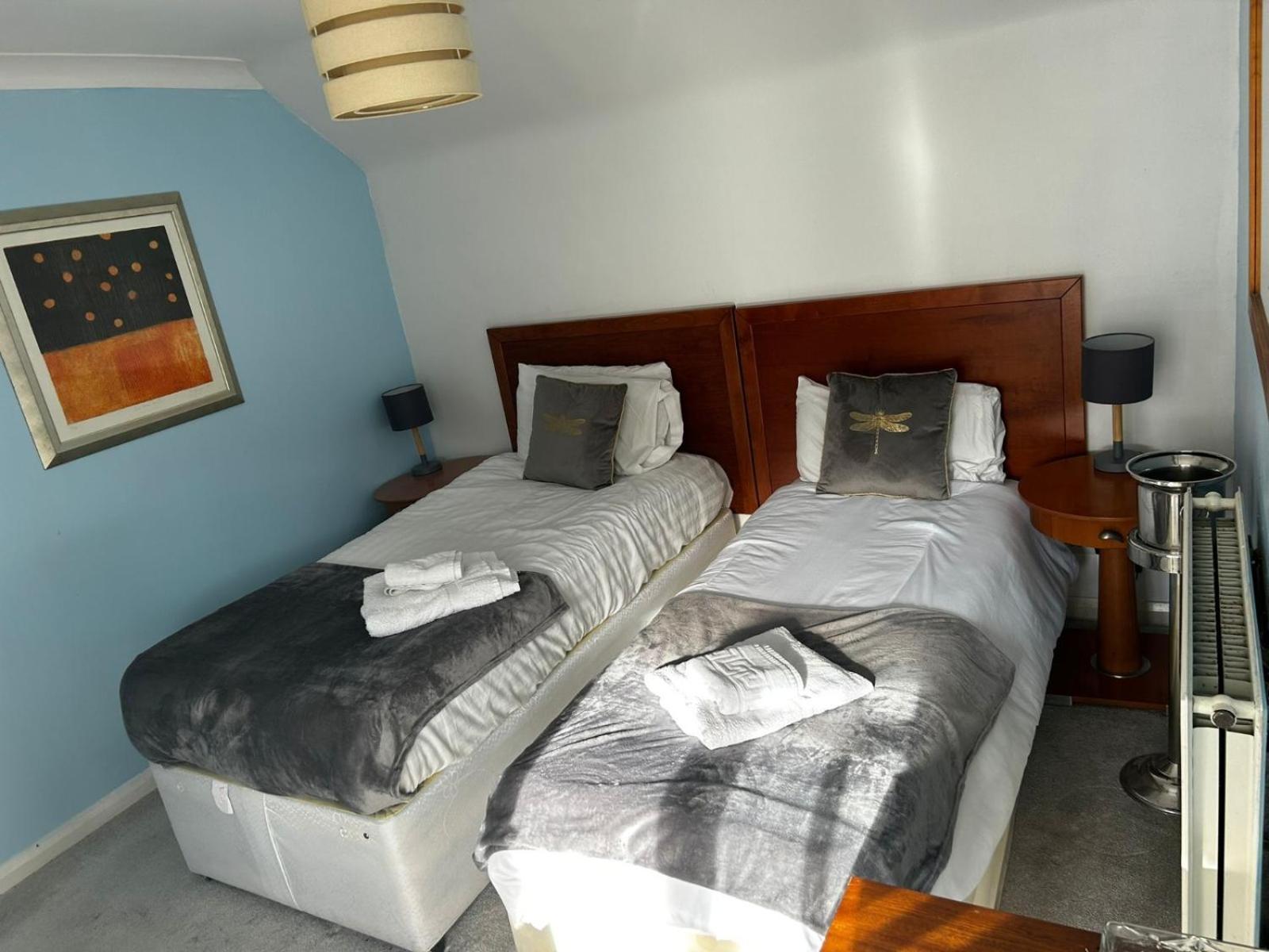 The Rose And Crown Hotel Wisbech Room photo
