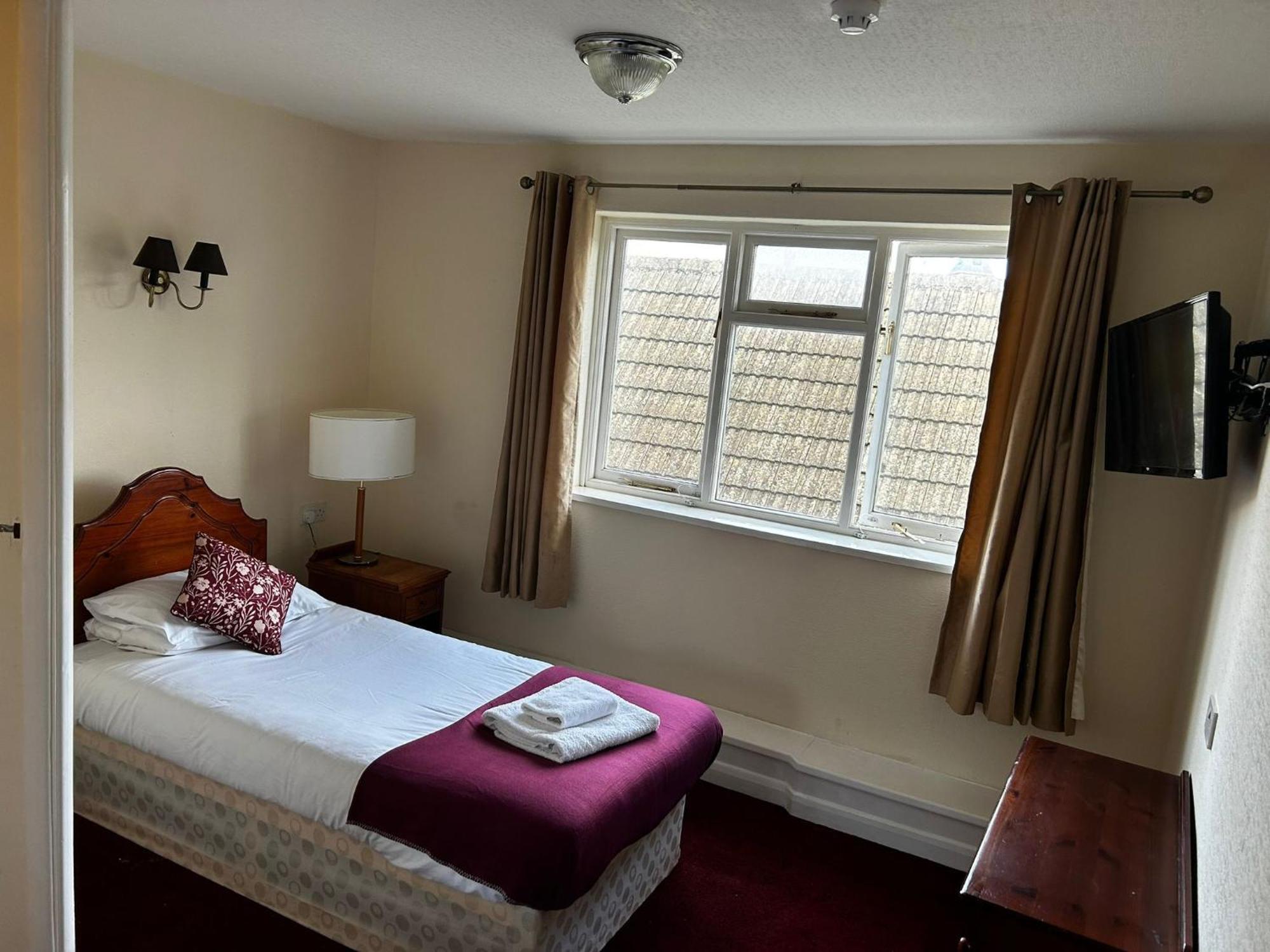 The Rose And Crown Hotel Wisbech Room photo