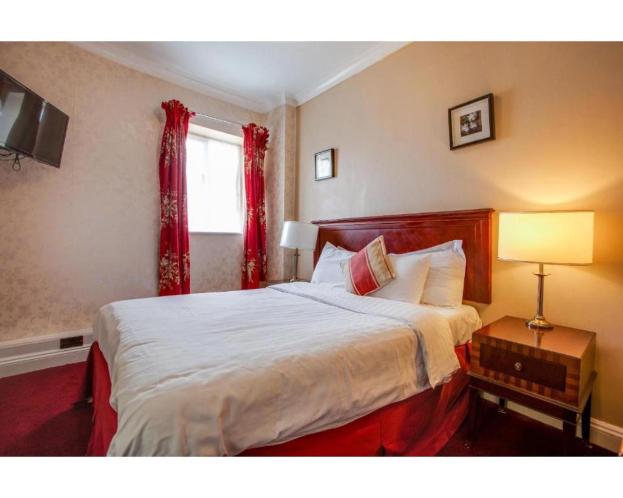 The Rose And Crown Hotel Wisbech Room photo