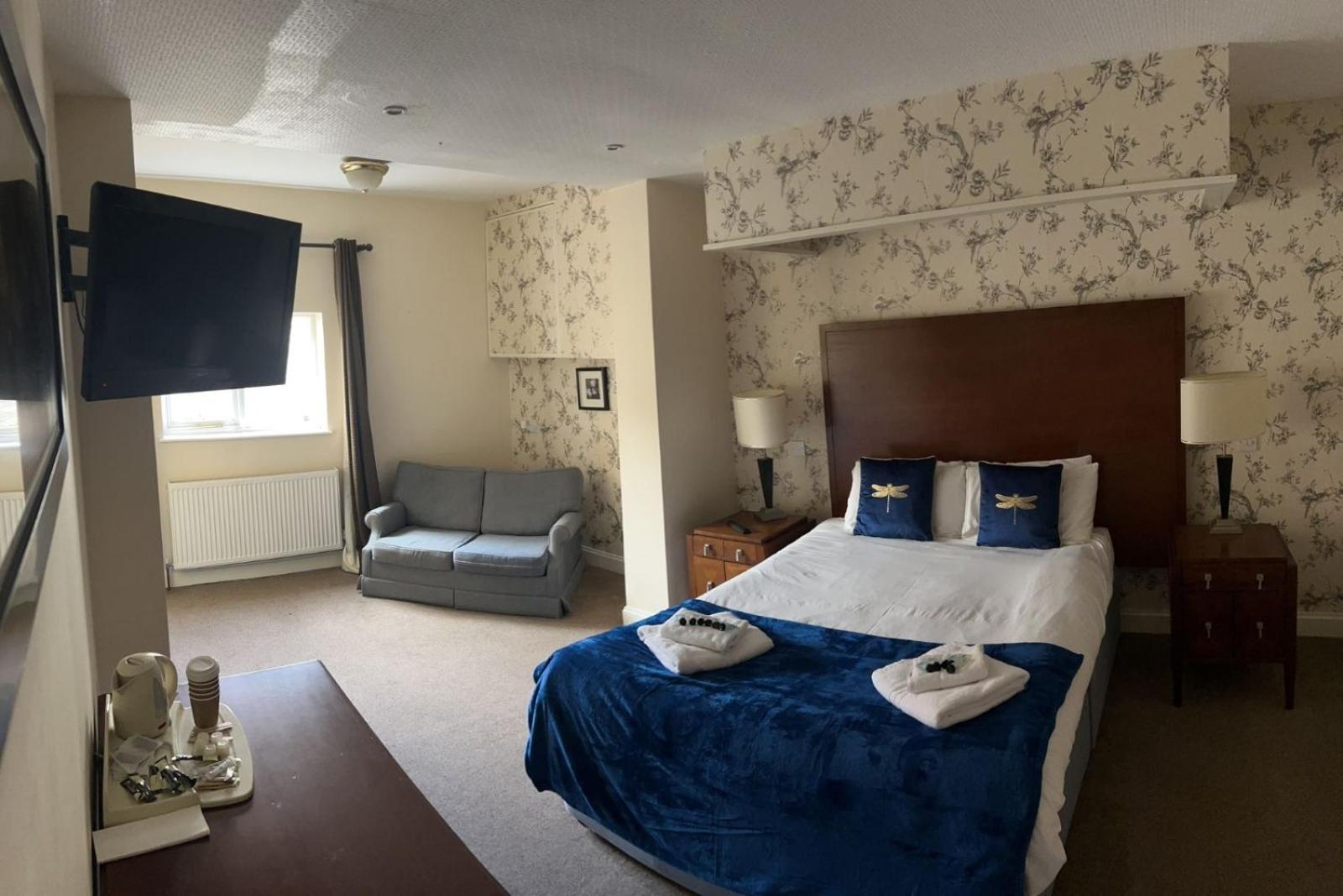 The Rose And Crown Hotel Wisbech Room photo