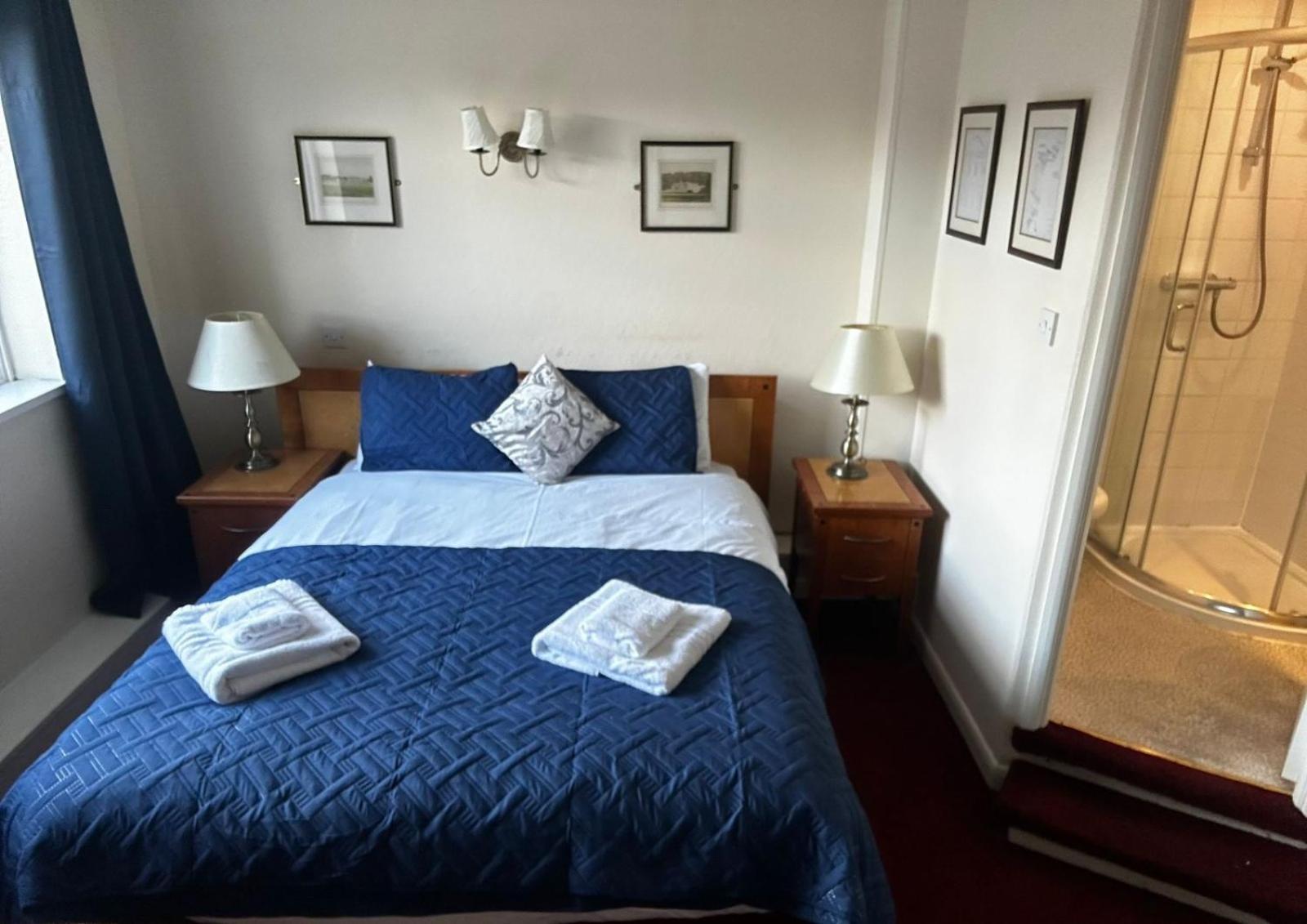 The Rose And Crown Hotel Wisbech Room photo