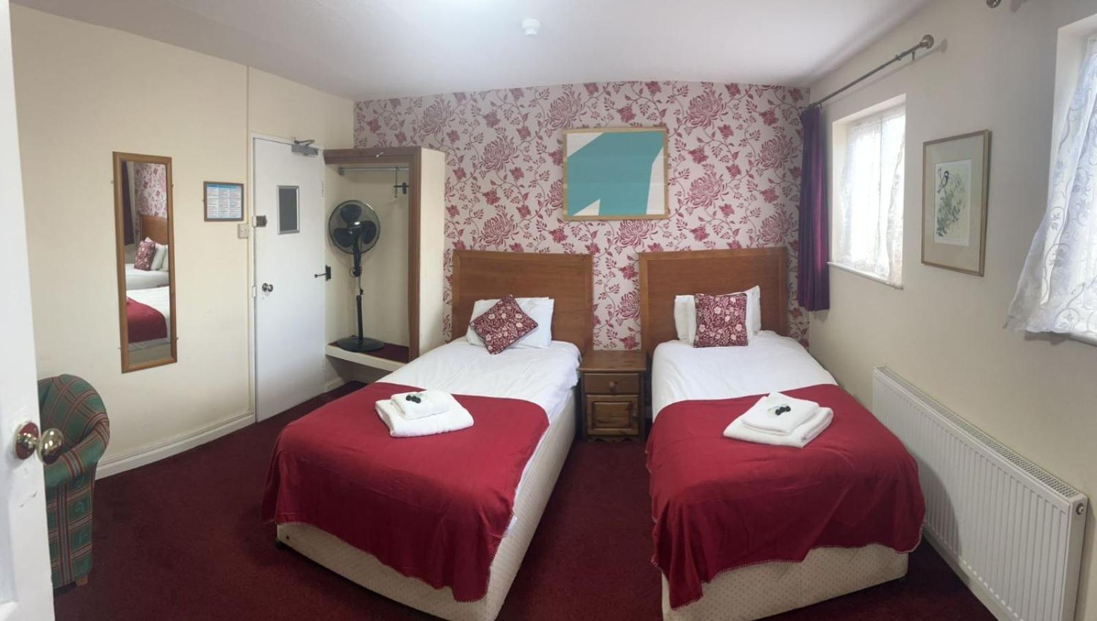 The Rose And Crown Hotel Wisbech Room photo